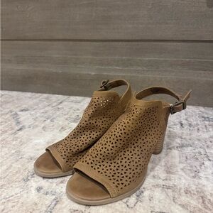 Universal Thread Brown Cut-Out Heeled Boots